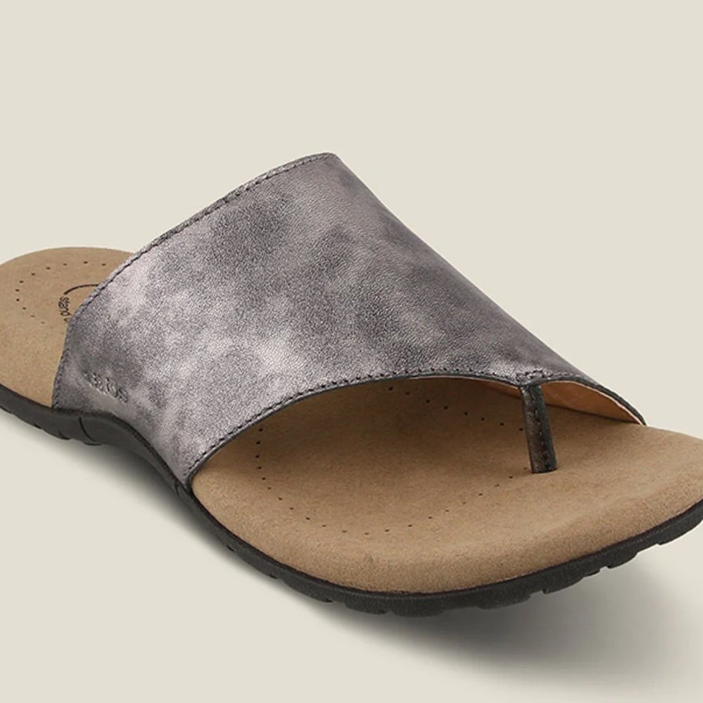 Taos Silver Vacation Sandal Size 9